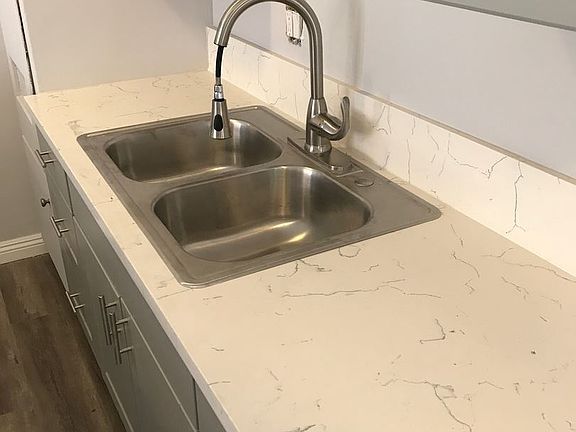 4th image of 544 W 41st Dr APT 4