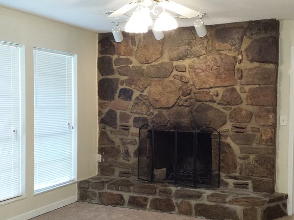 Living Room with fireplace