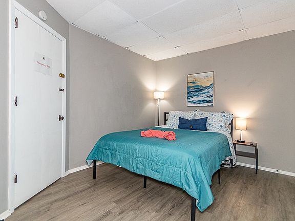 4th image of 201 3rd St APT 2