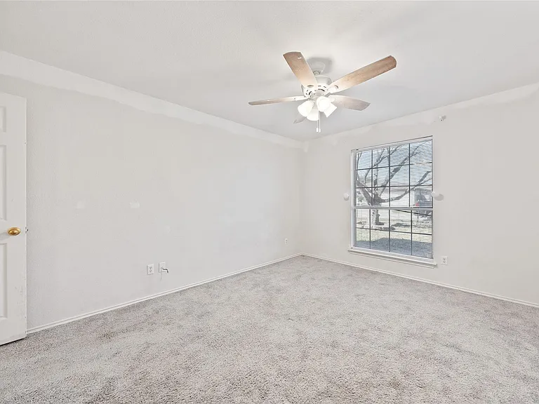 210 Mesquite Cir — Photo 20