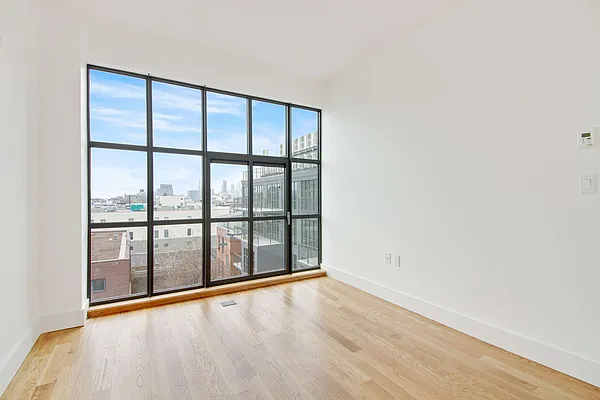 Rented by EXR | media 4