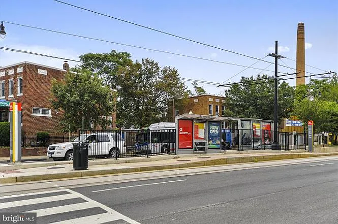 1760 E St NE — Photo 48