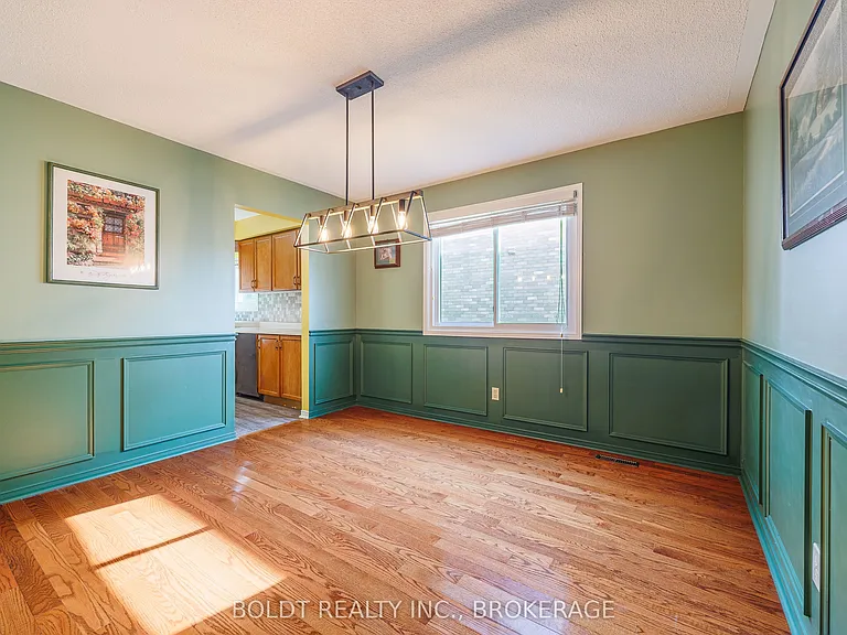 64 Carmine Cres — Photo 12