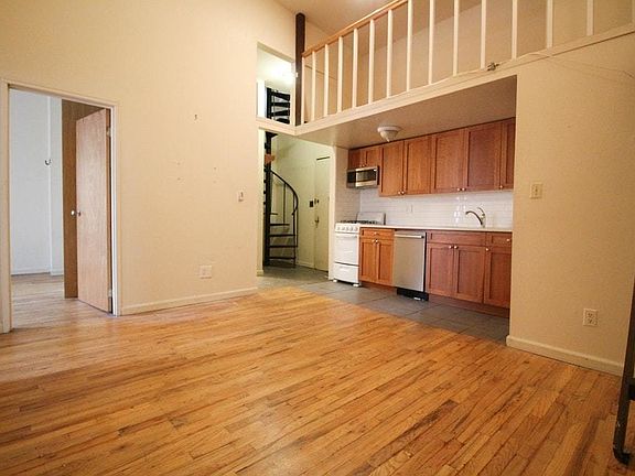 4th image of 117 E 11th St APT 4B