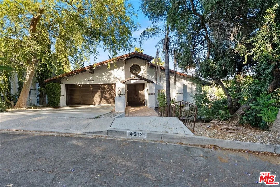 3 bed, 3.0 bath, 2674 sqft, $6,950 — Photo 3