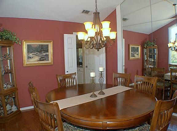 4th image of 121 Oakview Dr