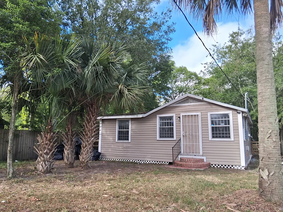 2904 Moncrief Rd