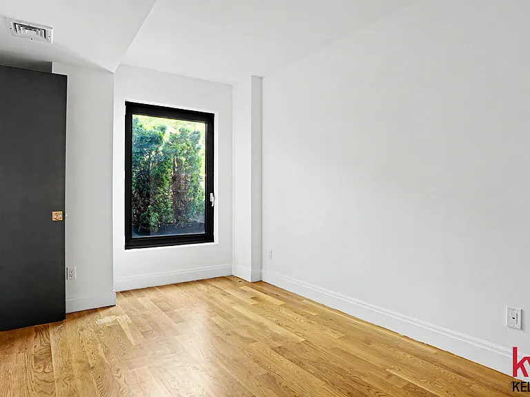 554 4th Ave #E3 — Photo 9