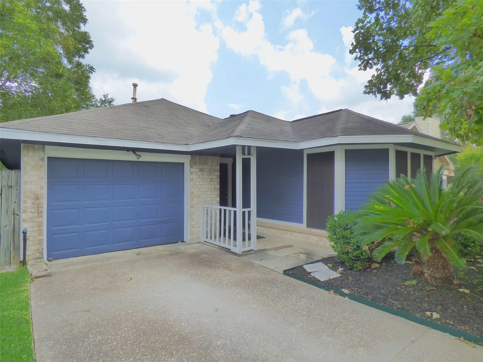 3 bed, 2.0 bath, 1078 sqft, $1,725 — Photo 2