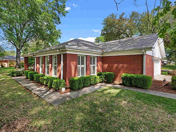 2nd image of 1007 Forrest Ln