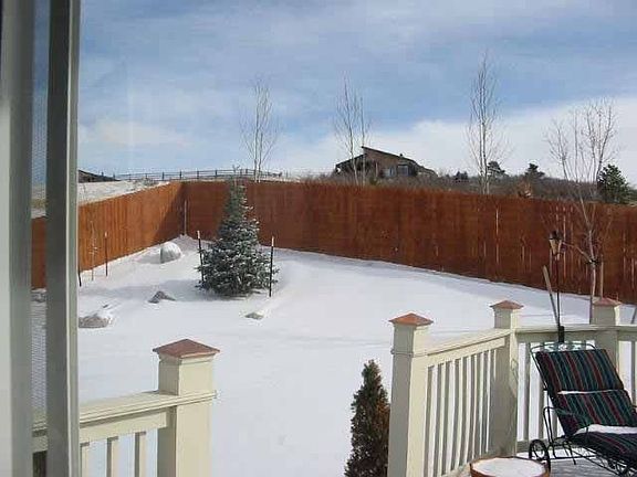 Huge deck w/hot tub!