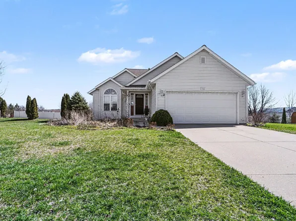725 Wild Pond Ct, Middleville, MI 49333