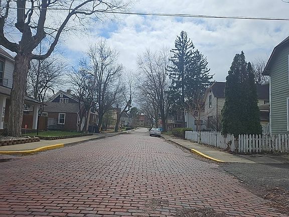 5th image of 921 Lincoln St