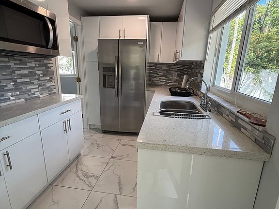4th image of 1772 SW 16th St