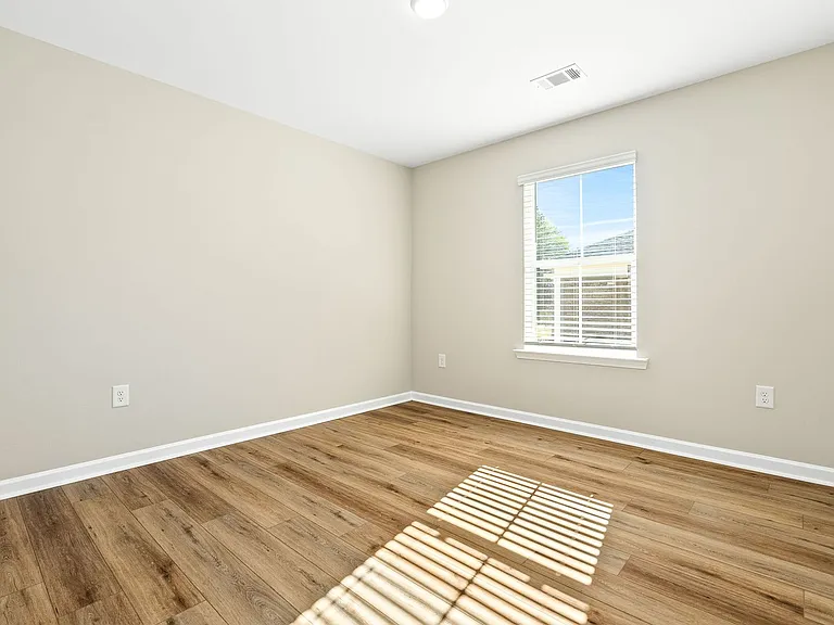 1147 Douglas St — Photo 17