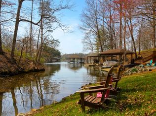 101 Twin Chimneys Dr, Wirtz, VA 24184