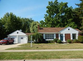 20050 Huntington Ave, Harper Woods, MI 48225