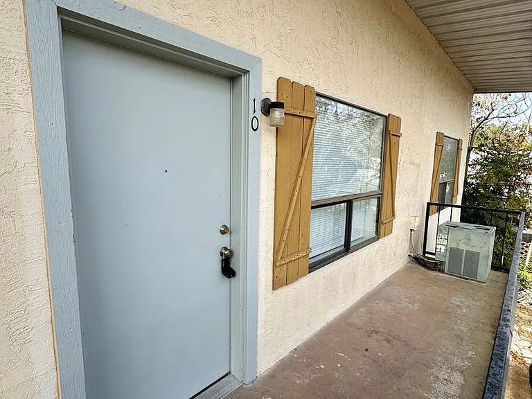 1128 E. Main St Apts. — Photo 1