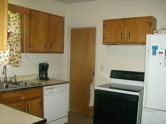 3rd image of 52 Grant Ave