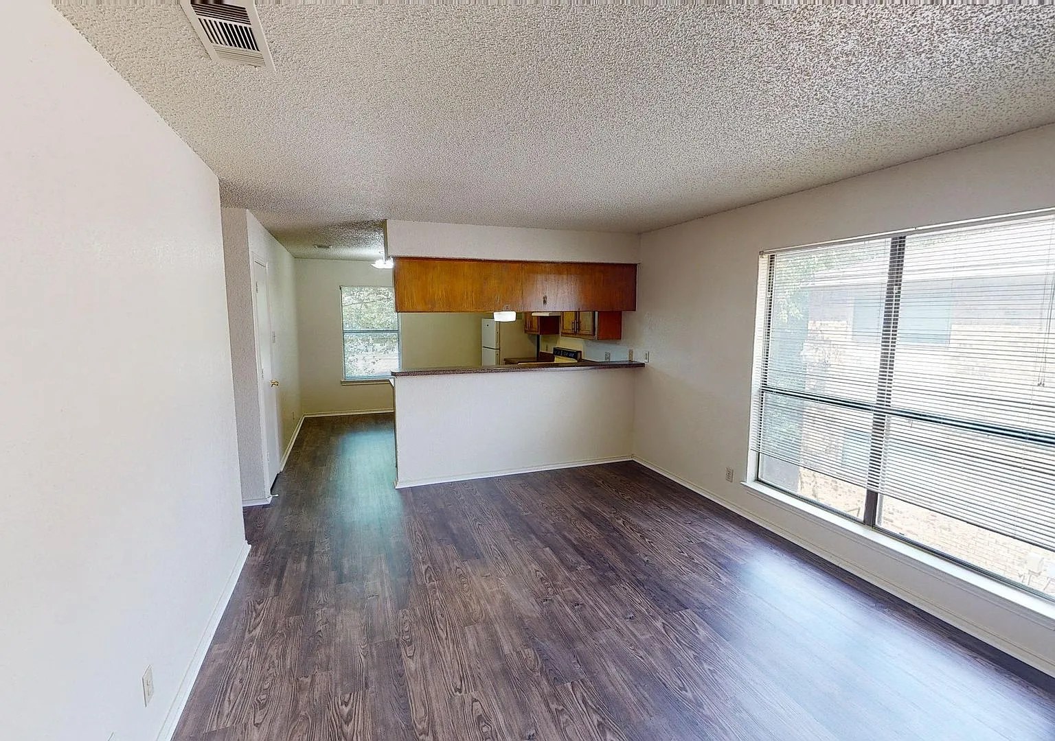 Prairie Oaks Apartments - 2 Bedroom/1 Bath - Walking distance to University of North Texas — Photo 4