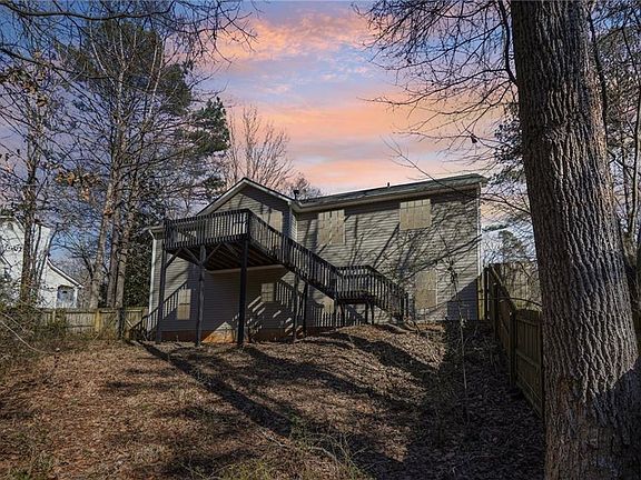 3rd image of 202 Lost Lake Way