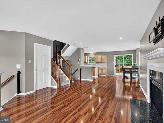 5th image of 165 Versailles Ct