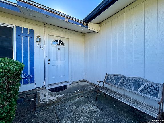 2nd image of 930 CRESTFIELD ST