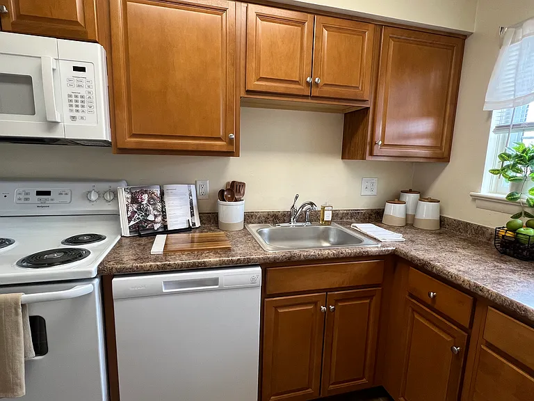 Greenleaf Meadows Apartments — Photo 22