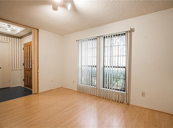 4th image of 3501 Churchill Ln