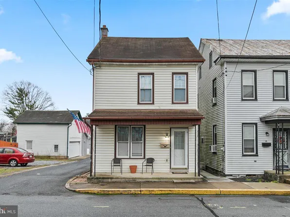 18 W Maple Ave, Myerstown, PA 17067