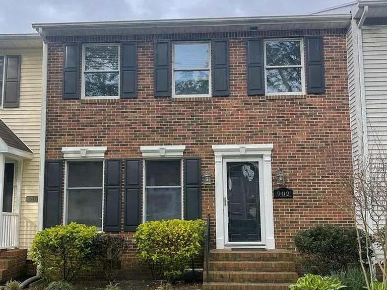 902 Tamarac Dr — Photo 1