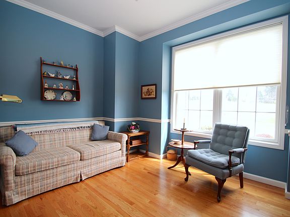 3rd image of 18 Hyacinth Ln