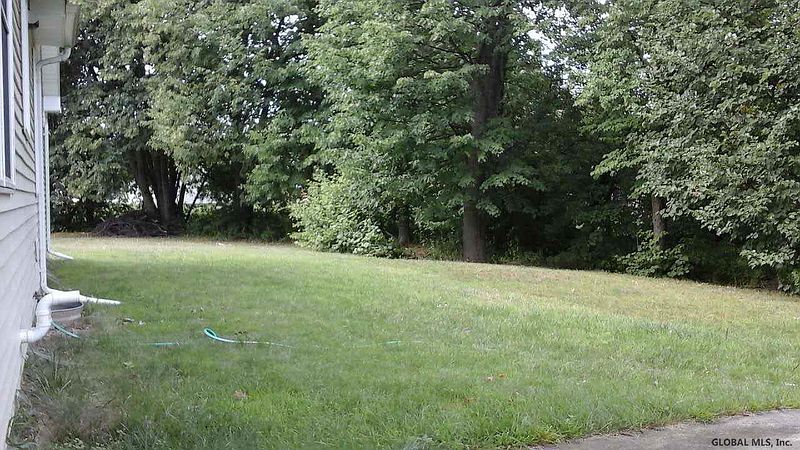 4th image of 8 ROSEBUD Court
