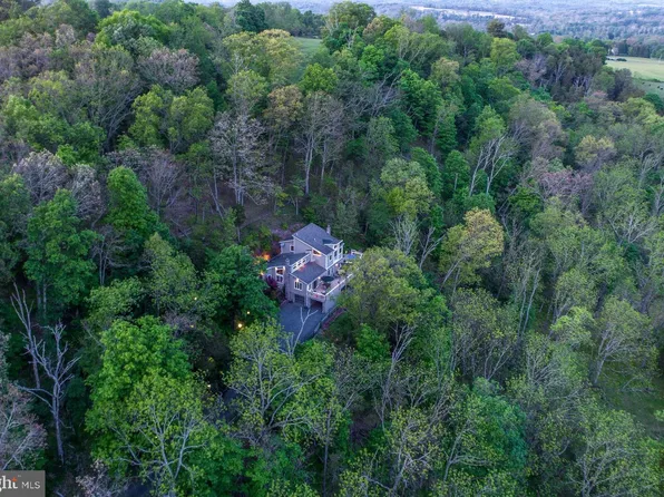 272 Headquarters Rd, Erwinna, PA 18920