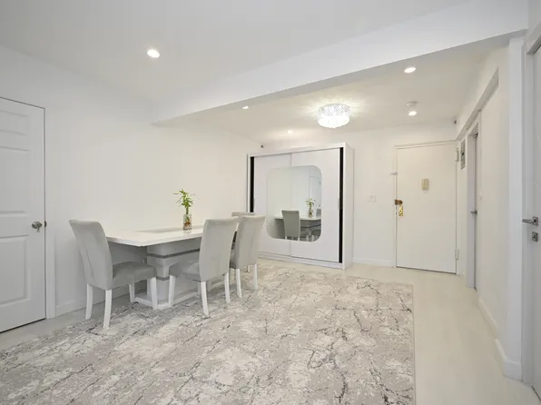 100-25 Queens Boulevard image 5 of 17