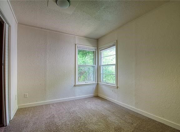 3rd image of 9224 Askew Ave
