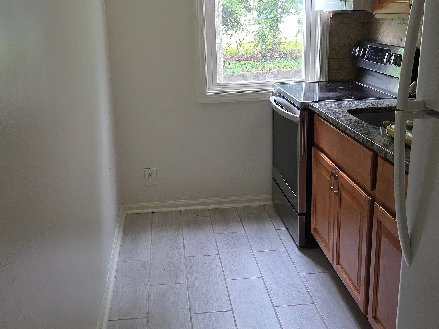 1 bed, 700 sqft, $1,200 — Photo 3