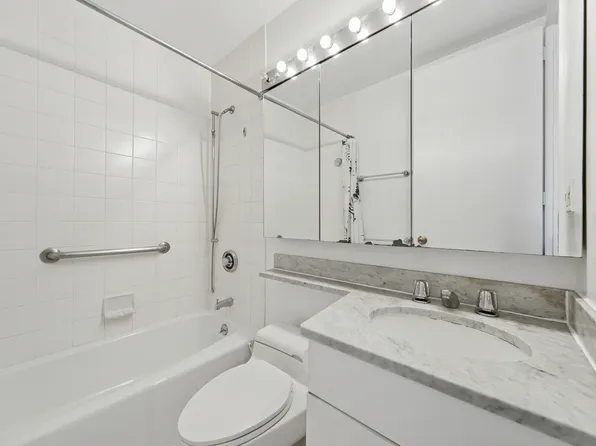 350 West 50th Street image 9 of 14