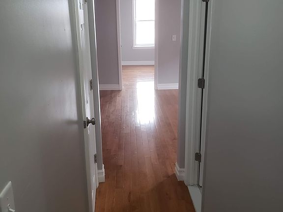3rd image of 100 W 33rd St APT 19