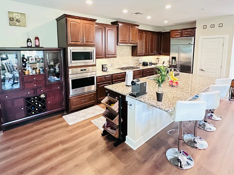 4533 Ruiz St — Photo 3