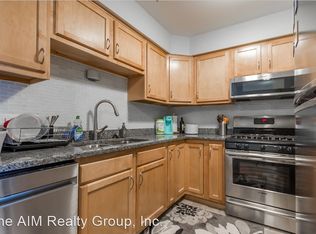 204 Walton St #2D, Barrington, IL 60010