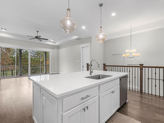 4th image of 86 Dobbs View Ln