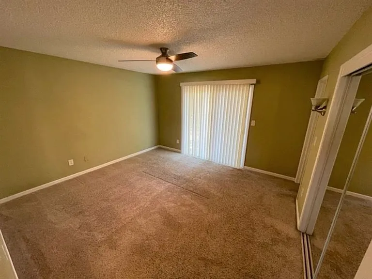 1825 Vista Creek Dr — Photo 16