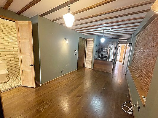 1st image of 185 Montrose Ave #2R