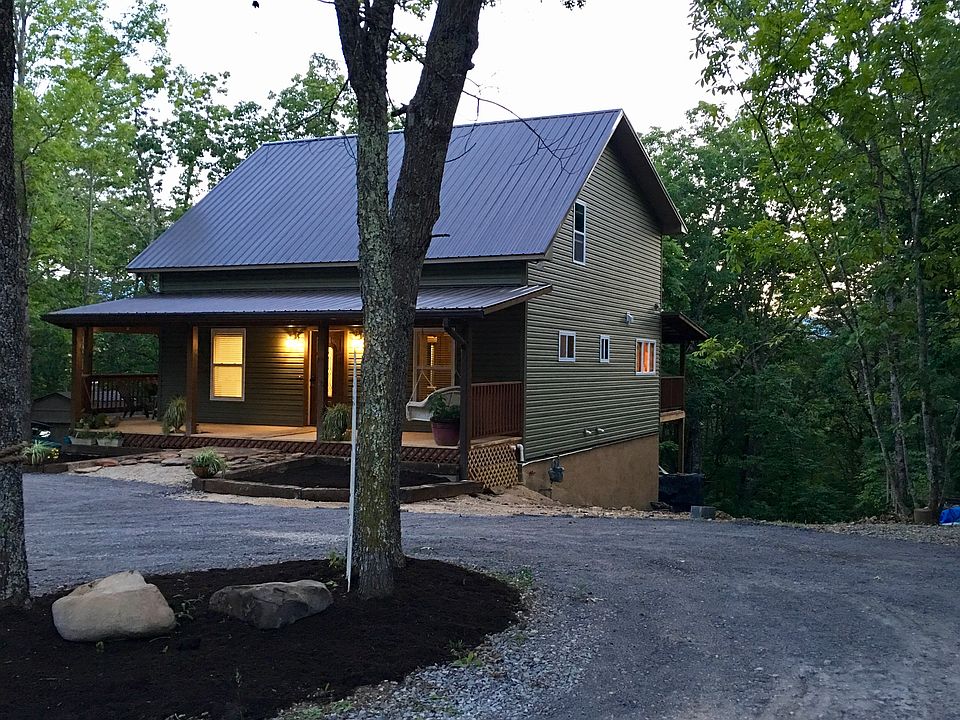 2nd image of 944 Iron Mountain Rd