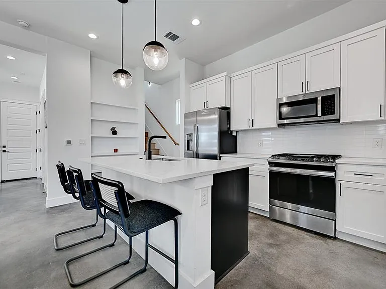 2812 E 4th St #2 — Photo 13