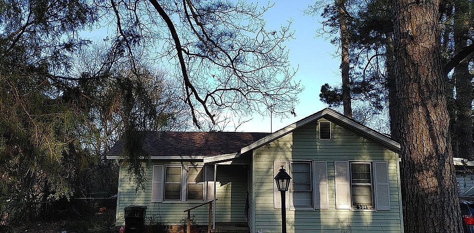 1st image of 304 S Lane Wells Dr