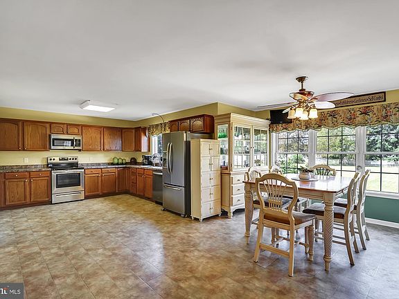5th image of 17884 Meadow Dr