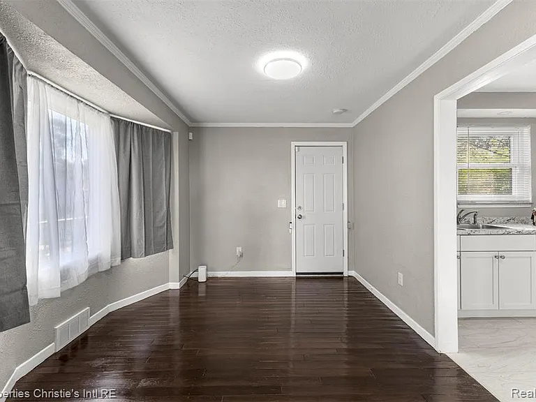 10842 Nottingham Rd — Photo 8