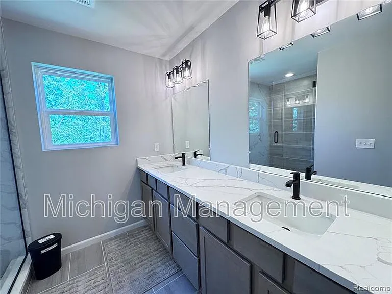 6149 Woodridge Ln — Photo 18